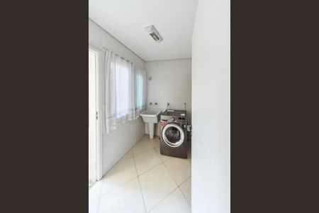 Casa à venda com 240m², 3 quartos e 5 vagasÁrea de Serviço