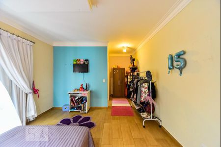 Casa à venda com 240m², 3 quartos e 5 vagasSuíte 2