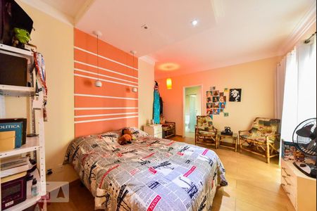 Casa à venda com 240m², 3 quartos e 5 vagasSuíte 1