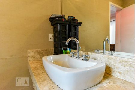 Casa à venda com 240m², 3 quartos e 5 vagasBanheiro da Suíte 1