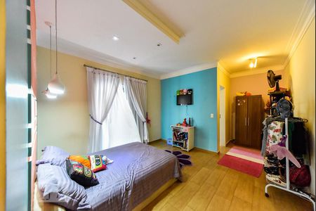 Casa à venda com 240m², 3 quartos e 5 vagasSuíte 2