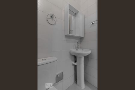 Banheiro de casa para alugar com 1 quarto, 49m² em Jardim da Glória, São Paulo