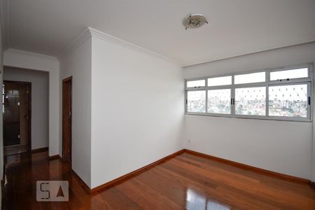 Sala de apartamento para alugar com 3 quartos, 70m² em Carlos Prates, Belo Horizonte