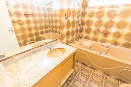 Banheiro de apartamento para alugar com 3 quartos, 160m² em Aclimação, São Paulo