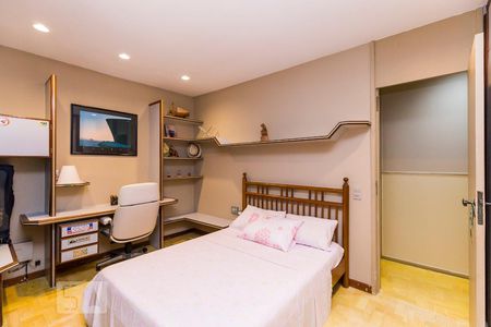 Apartamento à venda com 570m², 4 quartos e 3 vagasQuarto 2