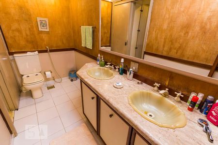 Apartamento à venda com 570m², 4 quartos e 3 vagasBanheiro do Quarto 4