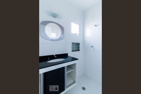 Banheiro da Suíte 1 de casa para alugar com 2 quartos, 75m² em Jardim Colorado, São Paulo