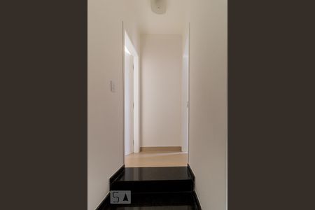 Escada de casa para alugar com 2 quartos, 75m² em Jardim Colorado, São Paulo