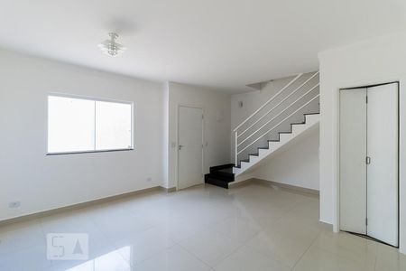 Sala de casa para alugar com 2 quartos, 75m² em Jardim Colorado, São Paulo
