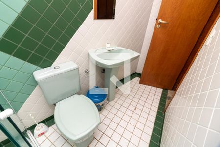 Casa à venda com 240m², 3 quartos e 4 vagasBanheiro 2