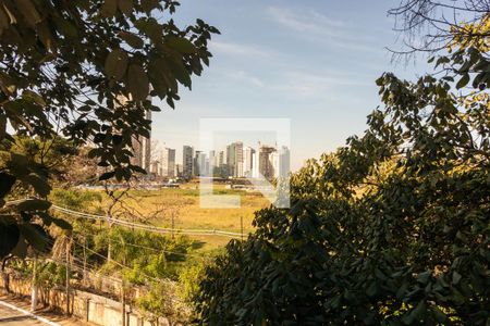 Casa à venda com 240m², 3 quartos e 4 vagasVista