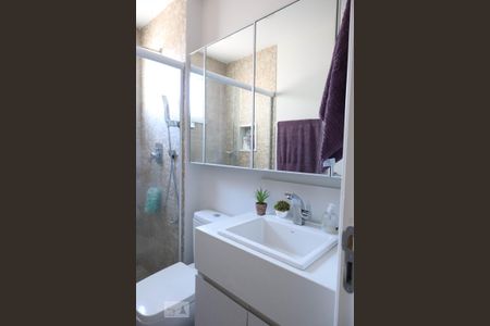 Apartamento para alugar com 59m², 2 quartos e 1 vaga Apartamento para alugar com 59m², 2 quartos e 1 vagaBanheiro da Suíte 1