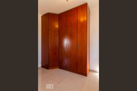 Apartamento à venda com 76m², 3 quartos e 1 vaga Apartamento à venda com 76m², 3 quartos e 1 vagaQuarto 2 - Armários