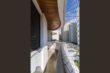 Apartamento à venda com 76m², 3 quartos e 1 vaga Apartamento à venda com 76m², 3 quartos e 1 vagaVaranda
