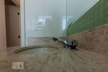 Torneira Banheiro Social de apartamento para alugar com 2 quartos, 73m² em Funcionários, Belo Horizonte