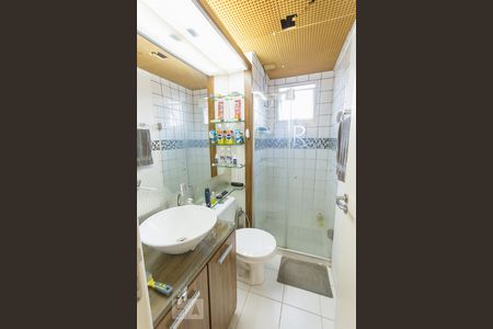 Banheiro de apartamento para alugar com 2 quartos, 54m² em Jacarepaguá, Rio de Janeiro