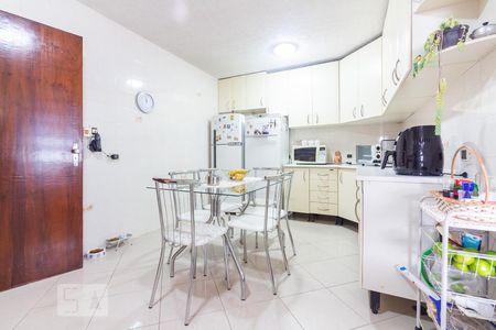 Casa para alugar com 277m², 4 quartos e 3 vagas Casa para alugar com 277m², 4 quartos e 3 vagasCozinha