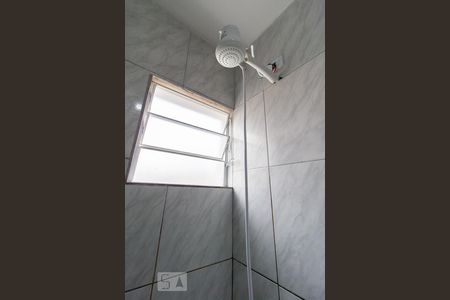 Banheiro de kitnet/studio para alugar com 1 quarto, 20m² em Cruzeiro, São José dos Pinhais