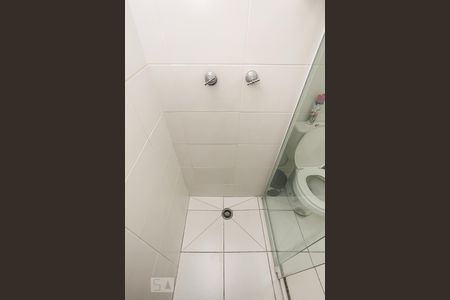 Banheiro de apartamento à venda com 2 quartos, 45m² em Jardim Las Vegas, Guarulhos