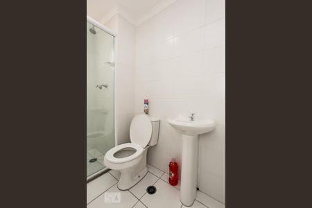 Banheiro de apartamento à venda com 2 quartos, 45m² em Jardim Las Vegas, Guarulhos
