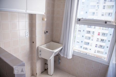 Apartamento para alugar com 70m², 3 quartos e 1 vagaÁrea de Serviço