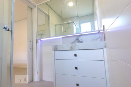 Banheiro da Suíte 2 de apartamento para alugar com 2 quartos, 76m² em Cachoeira do Bom Jesus, Florianópolis