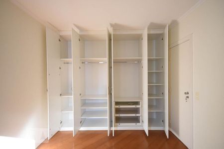 Apartamento para alugar com 209m², 3 quartos e 3 vagas Apartamento para alugar com 209m², 3 quartos e 3 vagasArmário do Quarto