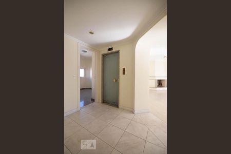 Hall de Entrada de apartamento para alugar com 3 quartos, 209m² em Vila Suzana, São Paulo