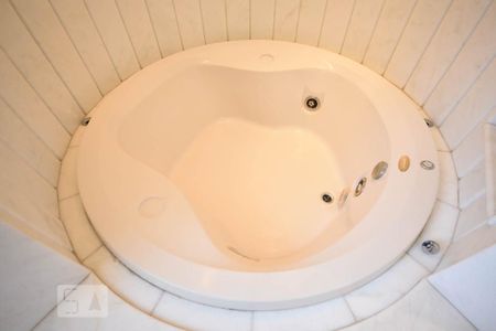 Apartamento para alugar com 209m², 3 quartos e 3 vagas Apartamento para alugar com 209m², 3 quartos e 3 vagasDetalhe do Banheiro Suíte 2