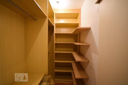 Apartamento para alugar com 209m², 3 quartos e 3 vagas Apartamento para alugar com 209m², 3 quartos e 3 vagasArmário da Suíte 2
