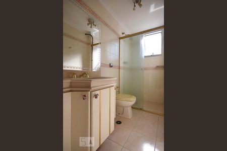 Banheiro de apartamento para alugar com 3 quartos, 209m² em Vila Suzana, São Paulo
