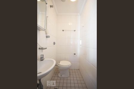 Apartamento para alugar com 209m², 3 quartos e 3 vagas Apartamento para alugar com 209m², 3 quartos e 3 vagasBanheiro de Serviço