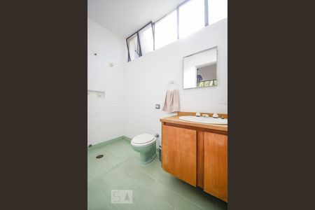 Casa à venda com 700m², 4 quartos e 3 vagasBanheiro da Suite 2