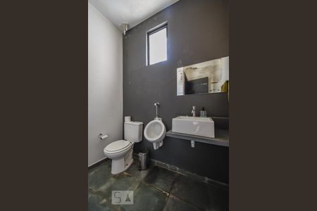 Casa à venda com 700m², 4 quartos e 3 vagasBanheiro externo 1