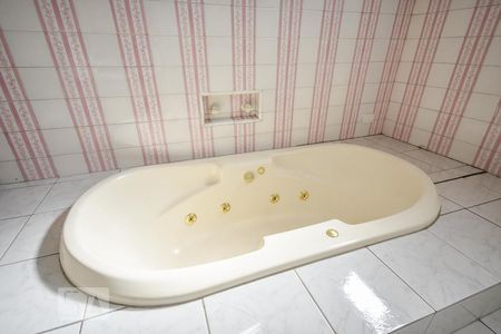 Casa à venda com 700m², 4 quartos e 3 vagasBanheiro da Suíte 1