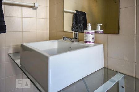 Casa à venda com 700m², 4 quartos e 3 vagasBanheiro de Serviço (edícula)