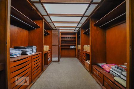 Casa à venda com 700m², 4 quartos e 3 vagasCloset da Suíte 1