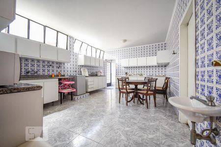 Casa à venda com 700m², 4 quartos e 3 vagasCozinha