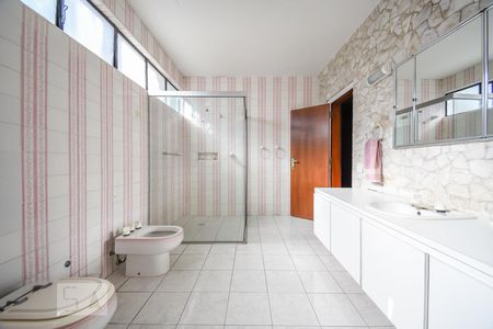 Casa à venda com 700m², 4 quartos e 3 vagasBanheiro da Suíte 1