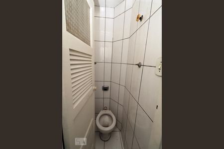 Apartamento à venda com 80m², 2 quartos e sem vagaBanheiro de Serviço.