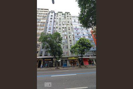 Apartamento à venda com 80m², 2 quartos e sem vagaFachada do Prédio.