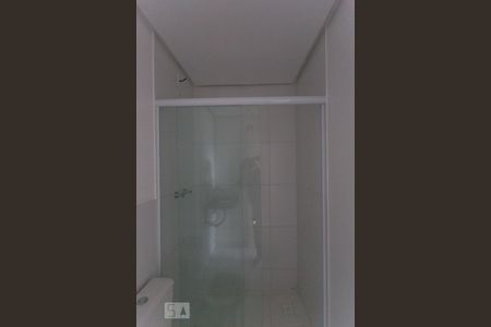 Banheiro de apartamento à venda com 2 quartos, 52m² em Nonoai, Porto Alegre