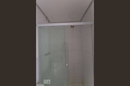 Banheiro de apartamento à venda com 2 quartos, 52m² em Nonoai, Porto Alegre