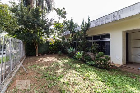 Casa para alugar com 500m², 3 quartos e 2 vagasQuintal frente