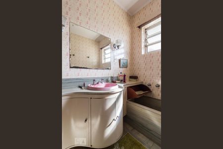 Banheiro de casa para alugar com 3 quartos, 500m² em Alto da Lapa, São Paulo