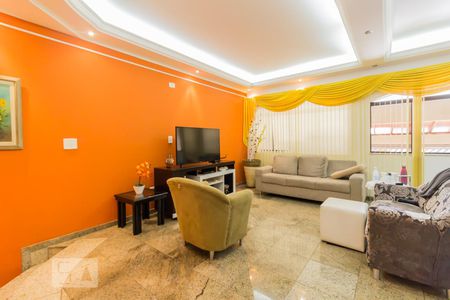 Casa à venda com 610m², 2 quartos e 3 vagas Casa à venda com 610m², 2 quartos e 3 vagasSala