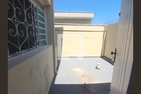 Casa à venda com 200m², 2 quartos e sem vagaQuintal Fundos