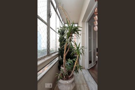 Apartamento à venda com 110m², 2 quartos e sem vagaVaranda