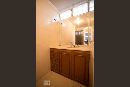Banheiro da Suíte de apartamento à venda com 3 quartos, 110m² em Azenha, Porto Alegre