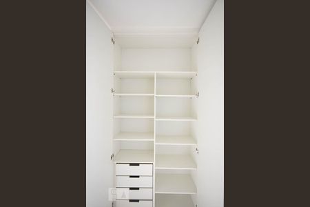 Armário do Quarto  de apartamento para alugar com 2 quartos, 70m² em Ferreira, São Paulo